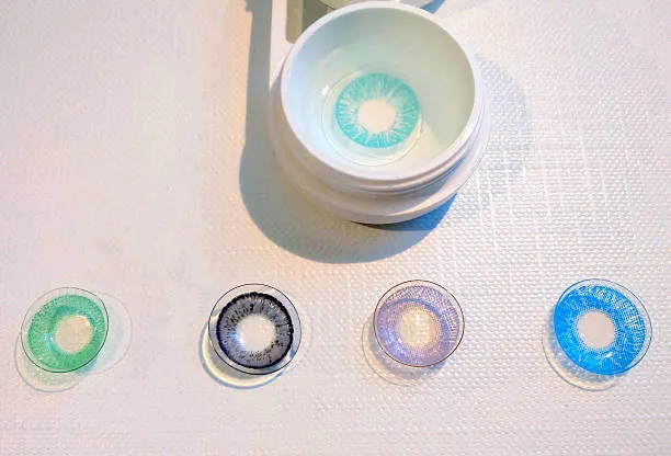 colored-contact-lenses